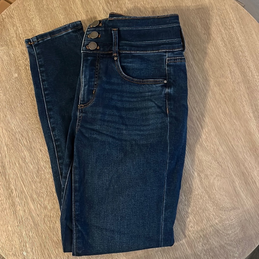 Ann Taylor-the skinny- size 2 petite high rise